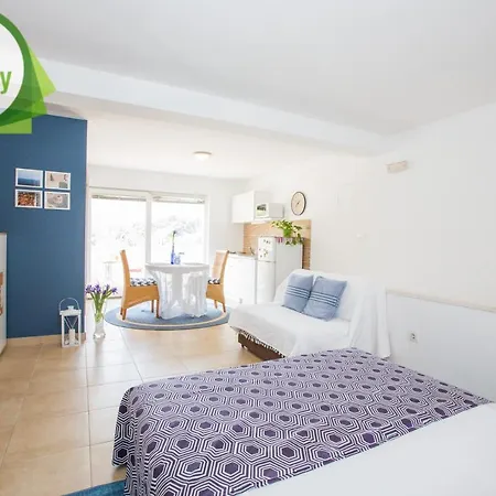Apartman Art Suites Red & Blue *